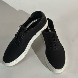 KOIO Black and White Portofino